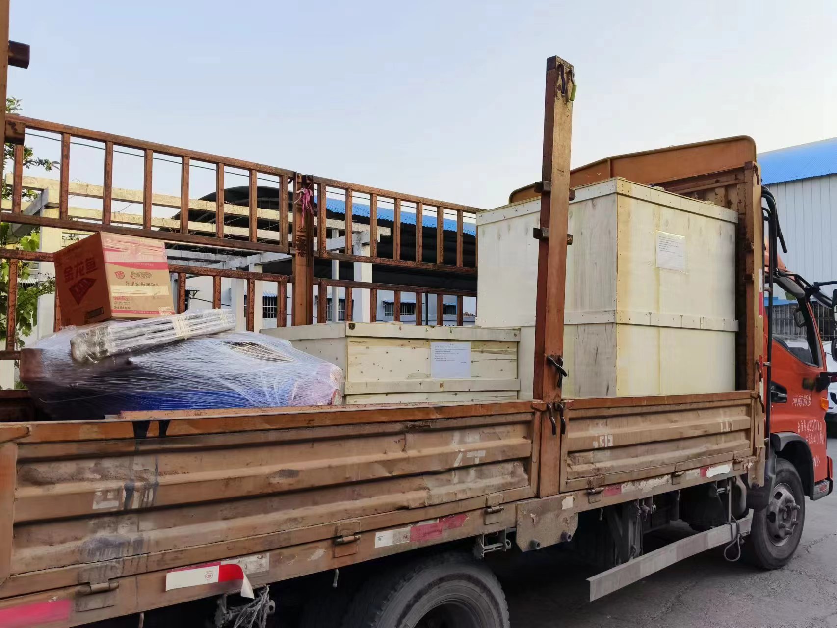 浙江超声波振动筛和直排筛装车完成，准备发出